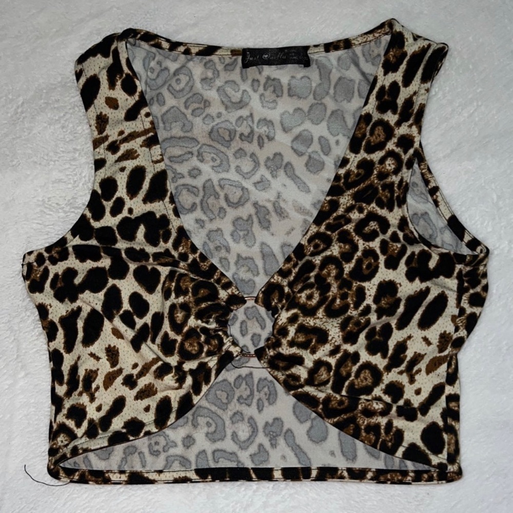 Cheetah print top, v cut